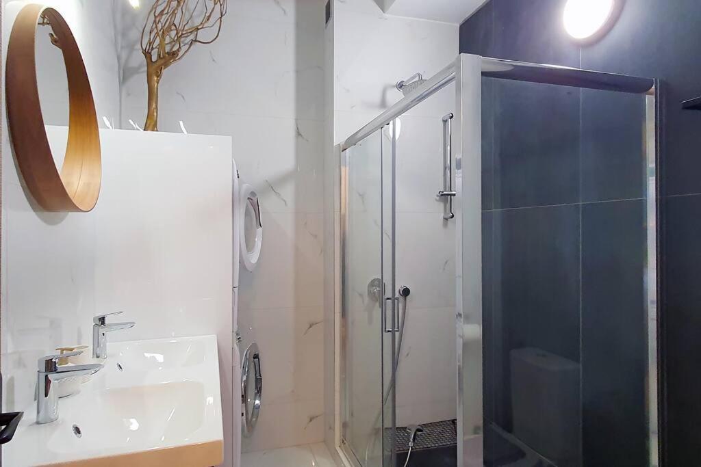 Hidden Gem On The Piraeus Coast Appartement Buitenkant foto